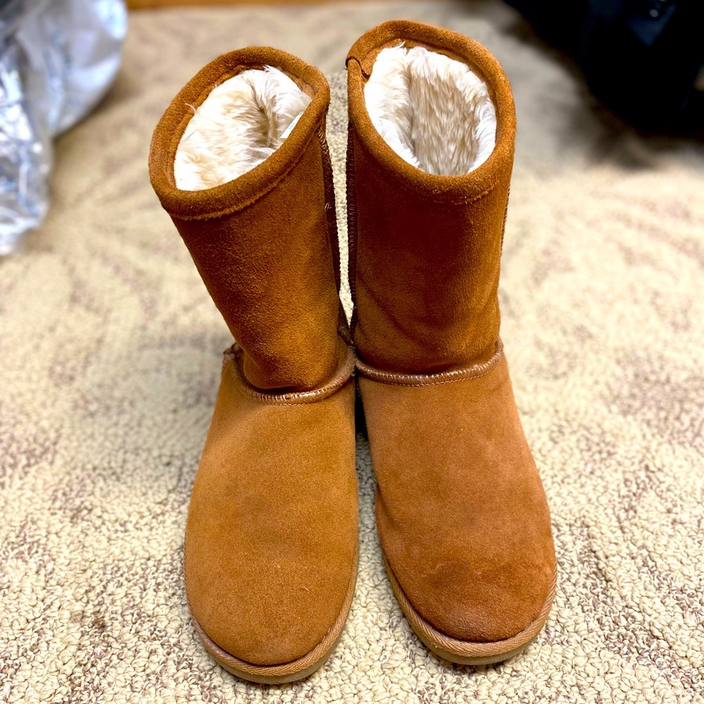 Suede Faux UGG Shearling Boots - size 8